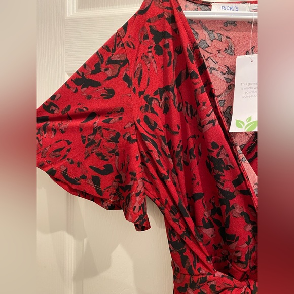 Beautiful red printed rickis wrap dress - Picture 3 of 6